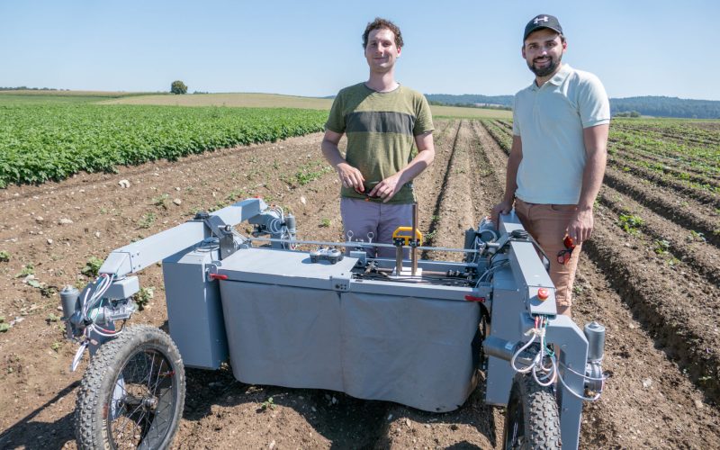 Projekt Caterra - Jätroboter Dragonfly mit Manuel Strahm links und Aurel Neff - Copyright Caterra